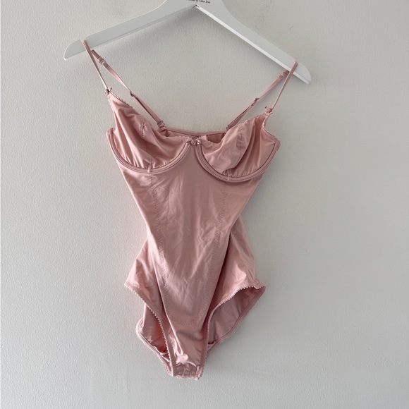 SKIMS Retro Shapewear Unlined Demi Cup Bodysuit in Pink XS - Picture 2 of 5